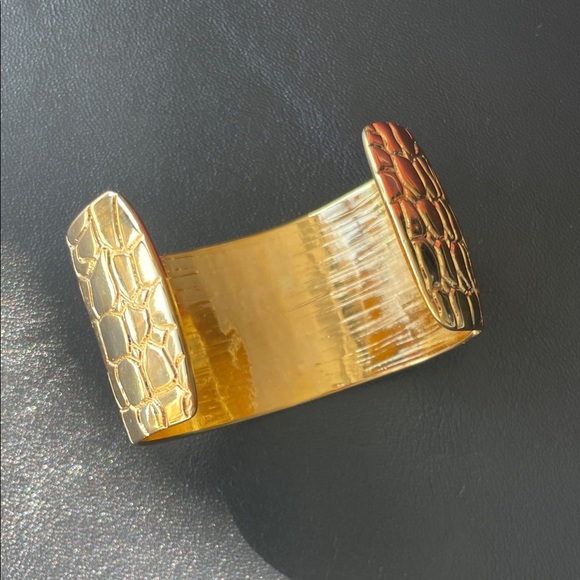 Kenneth Jay Lane KJL Gold Croc Texture Wide Hinged Cuff Bracelet Vintage - Picture 2 of 5